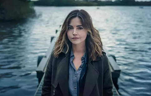 BBC First aduce „The Jetty”, un serial plin de suspans, cu Jenna Coleman în rol principal. Dată de lansare