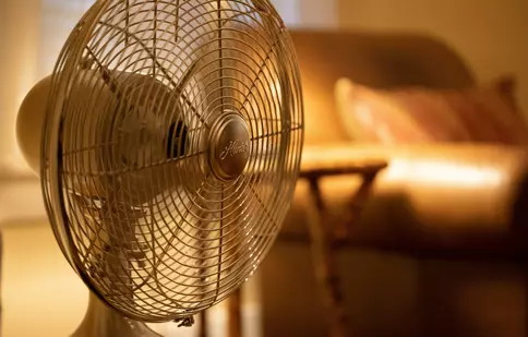 Ventilatorul inteligent: ce funcții moderne îți pot face viața mai ușoară în zilele caniculare
