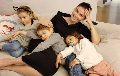 Alina Pușcaș a trecut prin clipe de coșmar. Fiica sa , Iris, a fost operată de urgență. Problemele au început în iunie