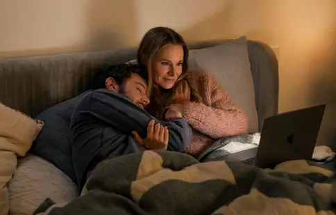 Noutățile Netflix în octombrie 2025: „Nimeni nu vrea asta” revine cu al doilea sezon. Ce filme de top apar