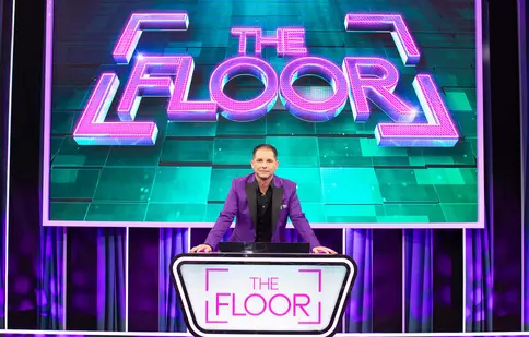 Dan Negru dă startul spectacolului! Sezonul 2 „The Floor” începe cu o miză uriașă: 50.000 de lei. Ce schimbări aduce noul sezon