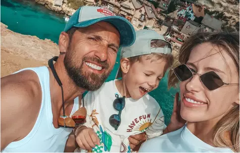 Imagini adorabile cu Dani Oțil și fiul său în Malta. Familia prezentatorului l-a vizitat la filmările „Power Couple”