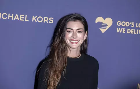 Anne Hathaway și Adam Shulman, apariție rară pe covorul roșu la o gală din New York. Sunt parteneri și acasă și pe platoul de filmare