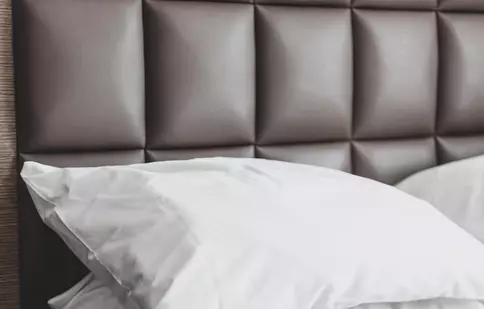 Somn odihnitor, decor rafinat: rolul pernelor în confortul și estetica dormitorului