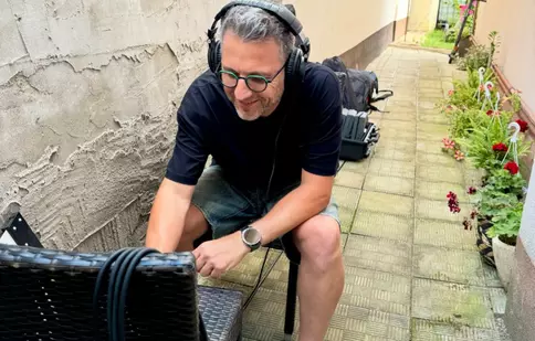 Andi Moisescu, despre băieții săi adolescenți: „Primul lucru pe care-l fac dimineața este să dau drumul la muzică” – cum reușește să țină pasul cu ei