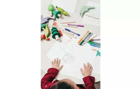 Spațiul care inspiră: cum creezi un colț de lucru ideal pentru cei mici
