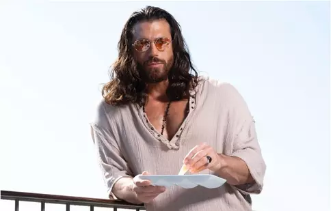 Salariile uriașe ale actorilor turci: Can Yaman câștigă 150.000 € pe episod – Cât primesc Çağatay Ulusoy și Kıvanç Tatlıtuğ