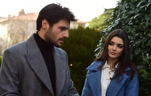 „Cercul” (Halka), noul serial turcesc de senzație la DIZI. Când începe și cine joacă în producția cu Serkan Çayoğlu și Kaan Yıldırım