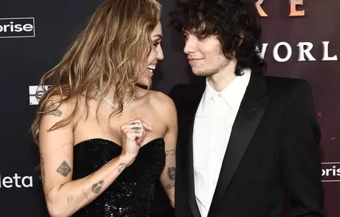 Miley Cyrus s-a logodit cu Maxx Morando. Primele imagini cu inelul care a stârnit speculațiile