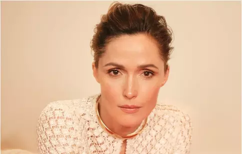 „If I Had Legs I’d Kick You”, drama care a adus Ursul de Argint pentru Rose Byrne. Un film incomod, dar necesar