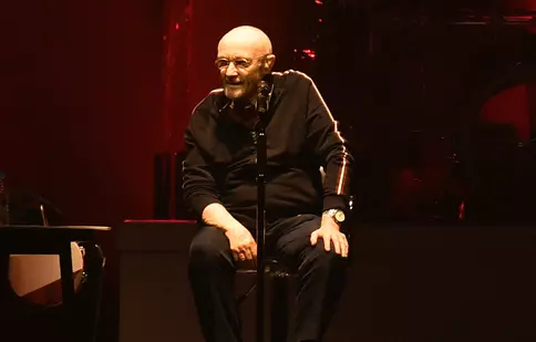 Phil Collins, confesiune dureroasă despre starea lui sănătate: „Am avut cinci operații” – Artistul este sub îngrijire 24 de ore din 24