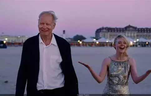„Valoare sentimentală”, Marele Premiu la Cannes, ajunge în România. Drama care cucerește Globurile de Aur