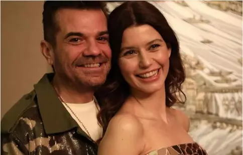 Beren Saat și Kenan Doğulu, aniversare printre „cenușă”. Mesajul sfâșietor al actriței după ce focul le-a distrus viața în Los Angeles