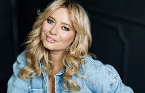 Laura Cosoi a publicat o nouă fotografie înainte să nască. Cum arată actrița în ultimele zile de sarcină