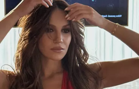 Jennifer Lopez de Turcia! Cine este Sahra Șaș, actrița din serialul „La marginea lumii” care a uimit fanii cu asemănarea izbitoare