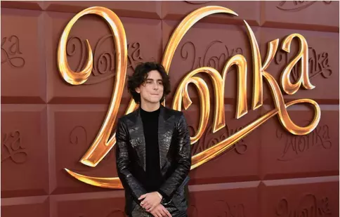 Filme la TV luni, 9 februarie 2026. Timothée Chalamet devine „Wonka”, iar John Travolta este un înger atipic în „Michael”