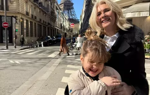 Alessandra Stoicescu, imagini rare alături de micuța Sara. Cum arată fiica vedetei și ce mesaj i-a transmis: „Râsul ei luminează”