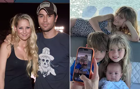 Anna Kournikova și Enrique Iglesias, prima imagine cu toți cei patru copii! Ce nume romantic au ales pentru mezin