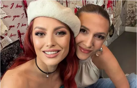 Secretul unei prietenii de două decenii: De ce au plâns Elena Gheorghe și Adela Popescu la filmările noului proiect