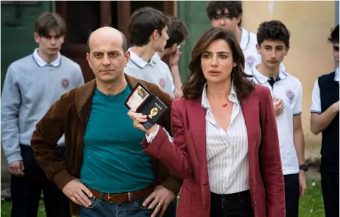 Lolita Lobosco la TVR 2! Tot ce trebuie să știi despre noul serial-fenomen care a bătut recordurile de audiență în Italia