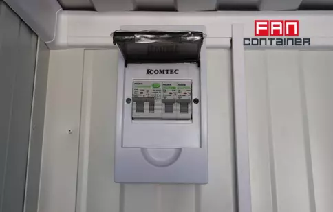 Cum adaugi instalații electrice și sanitare într-un container