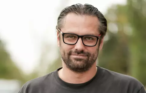 Alecsandru Dunaev revine într-un rol total neașteptat: „M-am întors”. Ce personaj misterios va interpreta în Destine cu parfum de lavandă