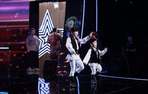 Eric și Eduard Radu, frații de 7 și 3 ani au scris istorie la Românii au talent cu un dans popular! Pavel Bartoș le-a dat Golden Buzz: „Au fost adorabili”