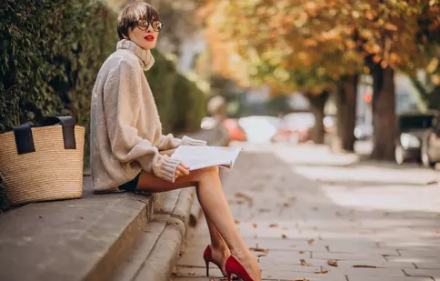 Cum să obții un look sofisticat și relaxat, inspirat de micul ecran