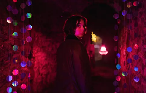 Emma Myers revine în forță pe Netflix! Sezonul doi din „Crima perfectă. Instrucțiuni pentru fete cuminți” s-a lansat cu un caz plin de mister