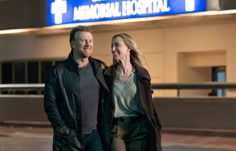Șoc în „Anatomia lui Grey”: Kevin McKidd și Kim Raver părăsesc serialul după 15 ani. Motivul real din spatele deciziei