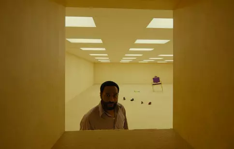 Filmul „Backrooms: Fără ieșire” ajunge în cinema: Distribuție de Oscar și un labirint de groază. Dată de lansare în România