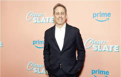 Jerry Seinfeld susține că serialul Friends a copiat Seinfeld: „Au folosit aceeași idee, dar cu oameni atrăgători”