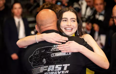25 de ani de „Fast & Furious” la Cannes: Vin Diesel și Meadow Walker, omagiu spectaculos pentru regretatul Paul Walker