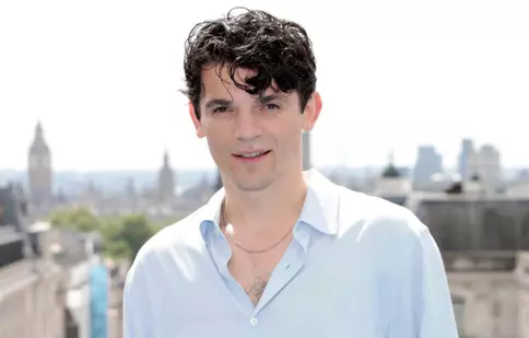 Edward Bluemel este noul Hercule Poirot. BBC reinventează celebrul detectiv în serialul „Hercule”