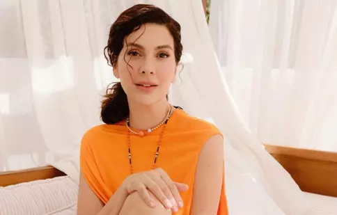 Bergüzar Korel, pe coperta revistei HELLO! Turcia: „Pun mai mult preț pe fericire decât pe a avea dreptate”