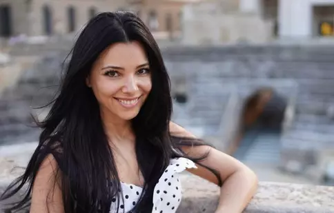 Corina Caragea pleacă într-o vacanță de o lună. Vedeta Pro TV a dezvăluit unde a fost în Italia și ce nu lipsește din bagajul ei. EXCLUSIV