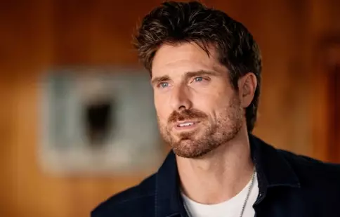 Tensiune maximă în finalul sezonului 4 din „Sullivan’s Crossing” la DIVA! Interviu exclusiv cu actorul Marcus Rosner: „Actoria este ca o vacanță”