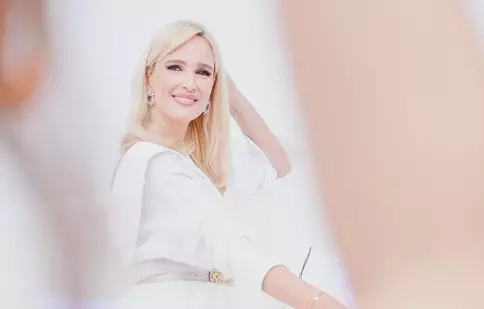 Teodora Tompea, dincolo de pupitrul Observator 19: „Vara mă machiez foarte puțin sau chiar deloc!”. Ce trucuri secrete are vedeta Antena 1. EXCLUSIV
