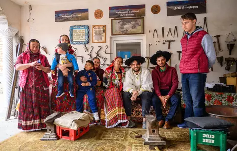 Farsa cu care Nea Mărin l-a primit pe Johny Romano la „Poftiți pe la noi”! Cum a reacționat artistul