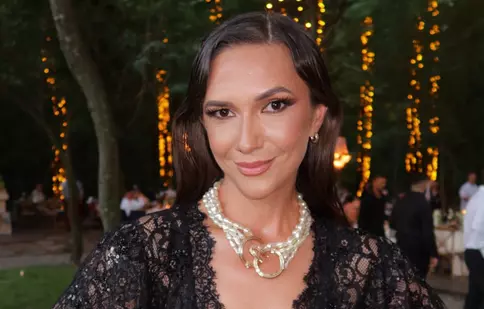 Adela Popescu, apariție elegantă într-o rochie din dantelă. Reacția amuzantă a lui Cosmin Seleși