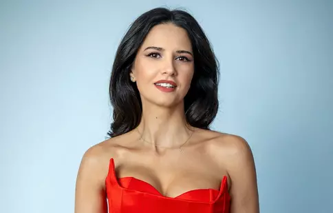 Iulia Pârlea, apariție spectaculoasă în costum de baie. Cum se menține în formă prezentatoarea rubricii „Vremea” de la PRO TV