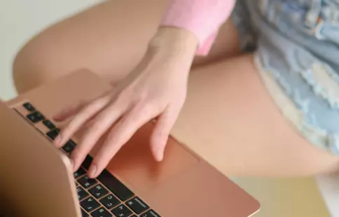 Românii nu mai vor să plece la muncă în străinătate. Aplicările pentru joburile din afara țării au ajuns la cel mai scăzut nivel din ultimii 10 ani