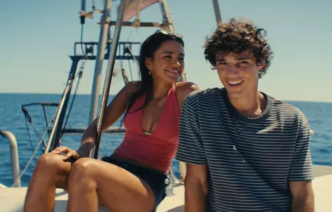 „Ultimul răsărit”, povestea de iubire din Mallorca care a cucerit-o pe Anna Todd. Filmul inspirat din romanul autoarei „After” apare pe Prime Video