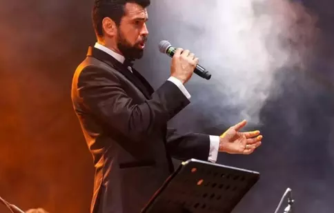 Vlad Miriță revine la Festivalul Mamaia după 24 de ani! Tenorul va prezenta evenimentul alături de Anca Țurcașiu: „Mi-a schimbat viața”