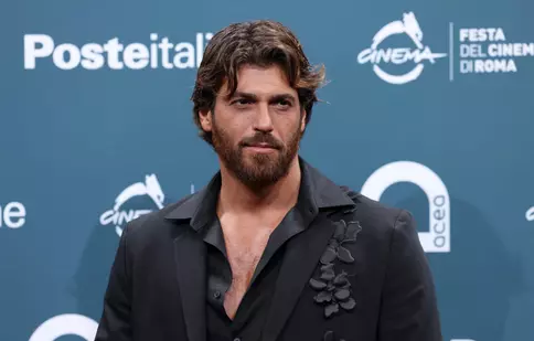 Can Yaman iubește din nou? Cine este femeia despre care presa italiană spune că i-ar fi noua parteneră
