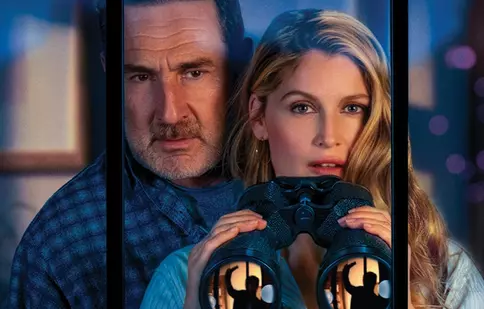 Laetitia Casta și Gilles Lellouche, detectivi de ocazie într-o comedie inspirată de Hitchcock. „Crima de la etajul 3”, din 11 septembrie la cinema