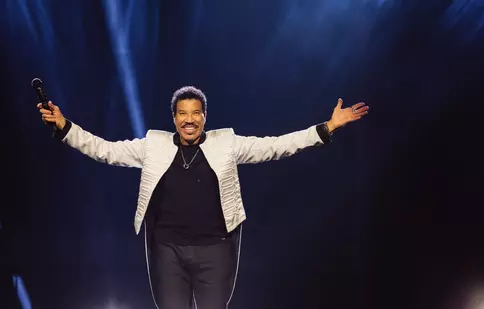 Lionel Richie a ajuns de urgență la spital! Artistului de 77 de ani i s-a făcut rău în timpul concertului