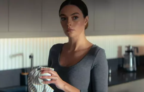 Netflix a lansat trailerul pentru „Not a Stranger”, noul serial turcesc cu Elçin Sangu și Melis Sezen