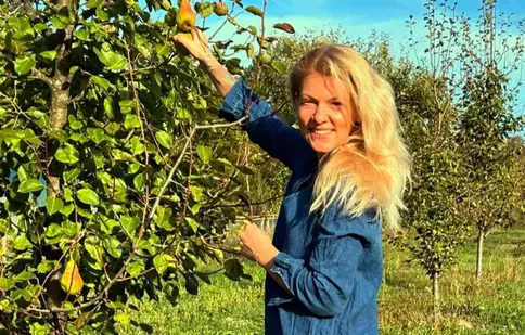 Dana Nălbaru și-a schimbat look-ul înainte de 50 de ani: „Mi-am băgat foarfeca în păr și l-am tuns singură”