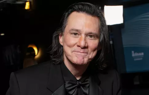 Jim Carrey s-a căsătorit cu Min Ah, după apariția-surpriză de la Paris. „Sublima mea companie”. Cum arată soția actorului
